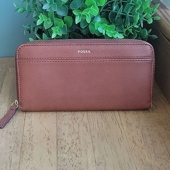 Fossil and Kate Spade Wallet Bundle - Picture 5 of 16